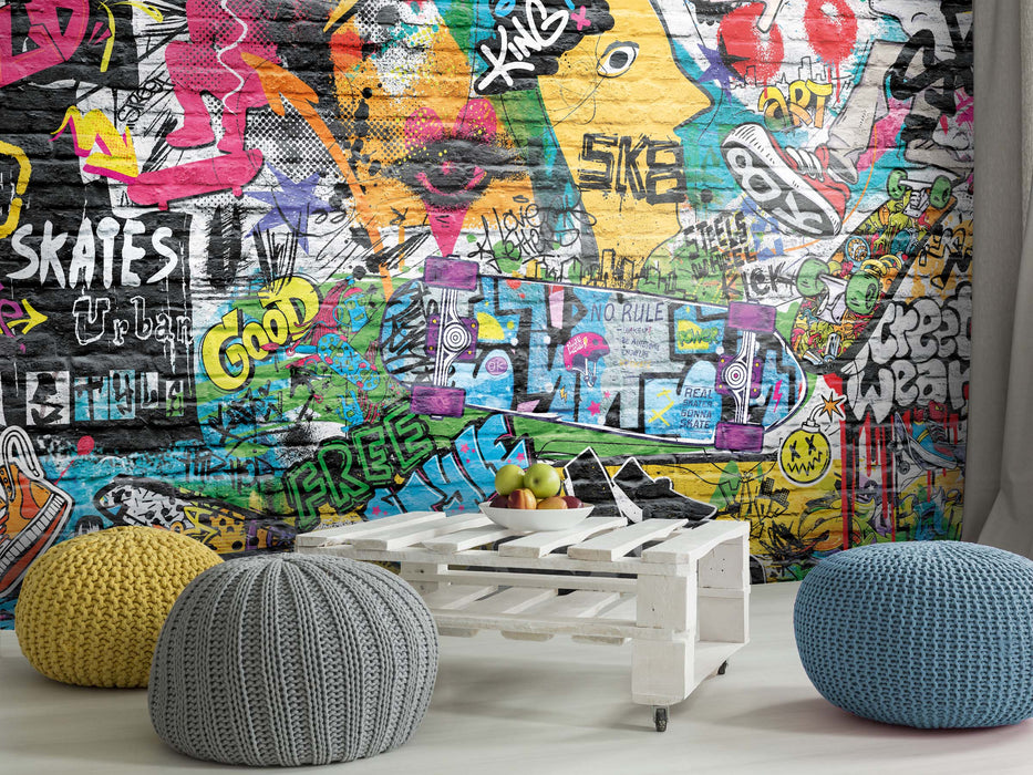 Градски Графити Тапет – Урбан Стрийт Арт на Тухлена Стена – Скейтборд Култура & Поп Арт, Самозалепващ или Традиционен от ShopyLand, W235